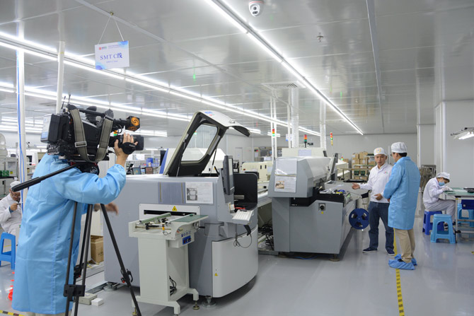 民族当自强:是怎样的一家电子加工企业引来凤凰卫视的再次采访? 民族当自强:是怎样的一家电子加工企业引来凤凰卫视的再次采访?